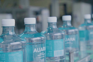 Producción de las botellas de AUARA de 1.5L