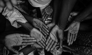 AUARA Proyecto Chad manos de niños día mundial de la trata de personas