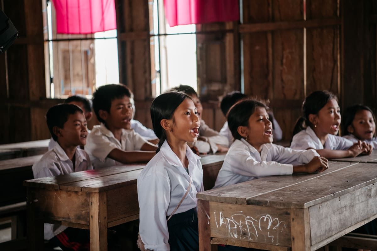 niños en un colegio de Camboya de uno de los proyectos de AUARA