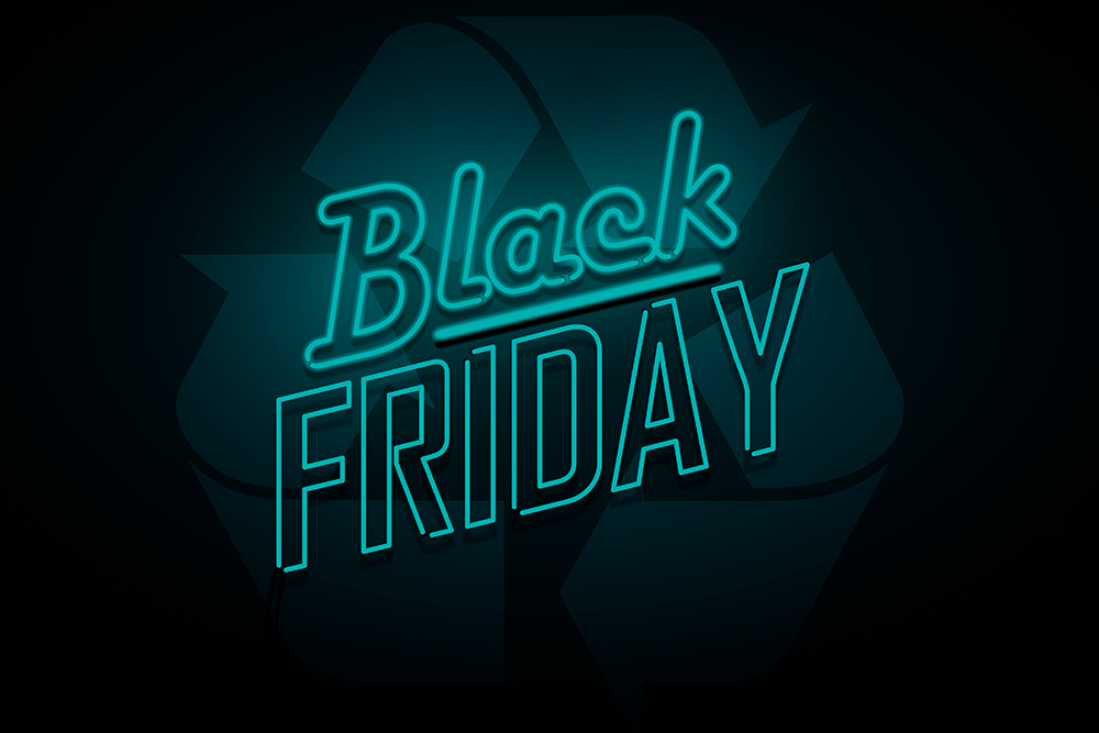 Neón en el que se lee "Black Friday" junto al símbolo del reciclaje