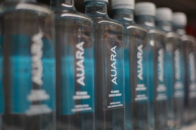 AUARA, una marca de agua mineral que destina sus dividendos a fines sociales. Agencia Efe
