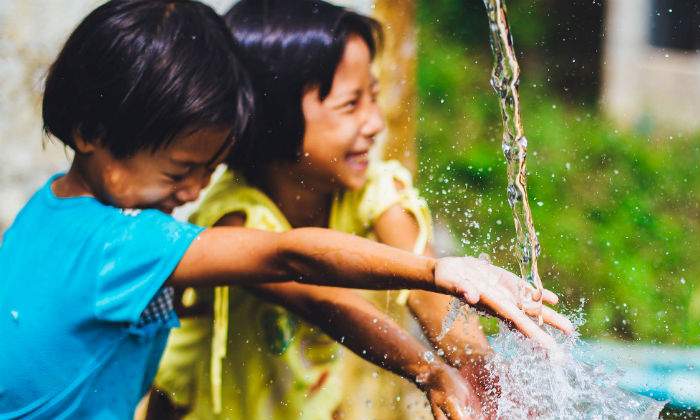 Beber agua para salvar el mundo. AUARA en Onemagazine.